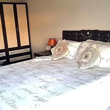 فندق Spacious 2 Bed 2 Bath In One Of Sides Popular Communities